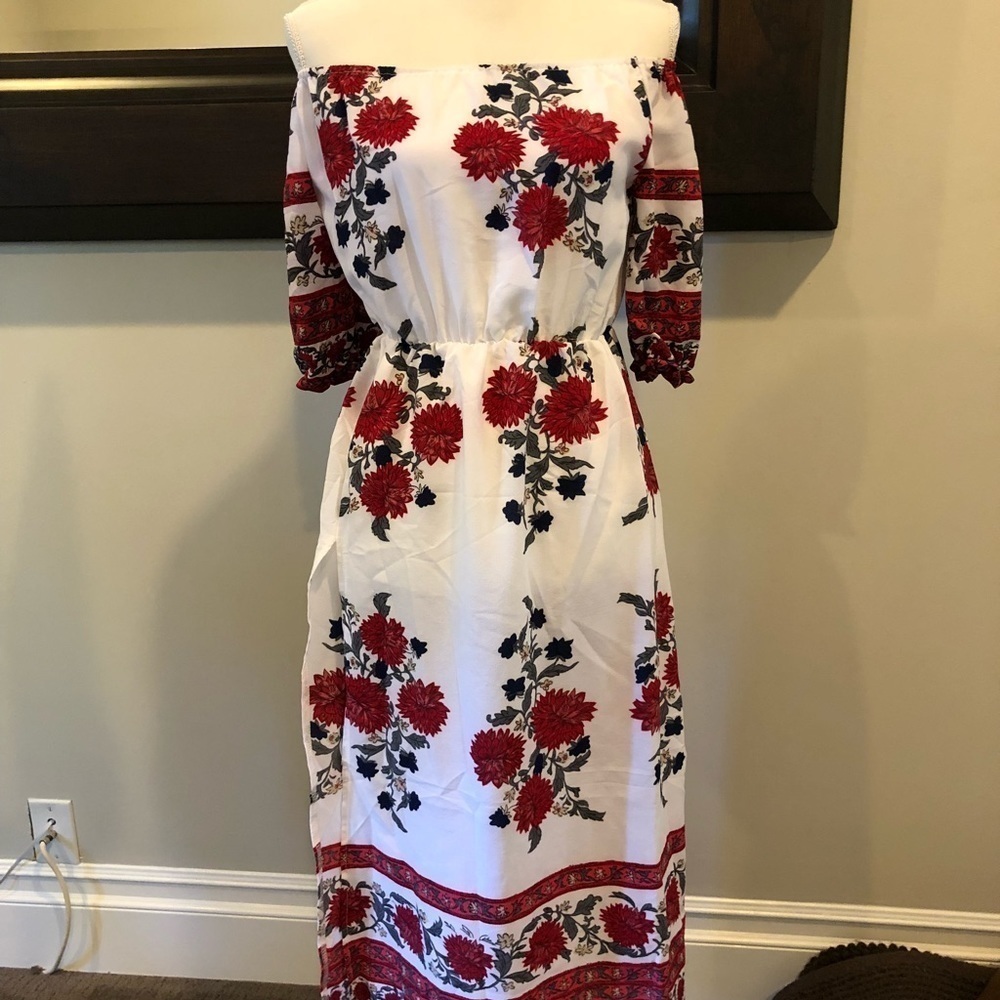 NWOT Floral Off The Shoulder Small